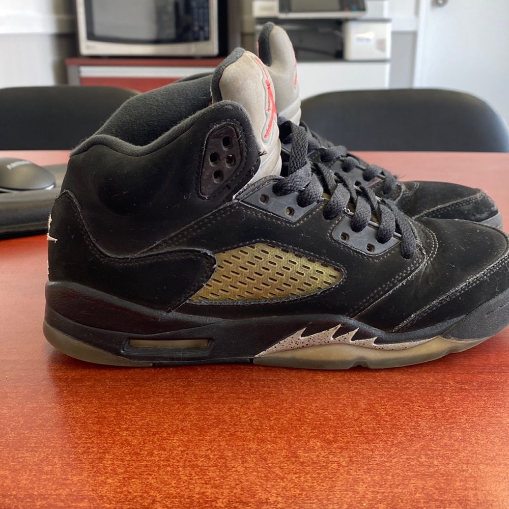 Air Jordan 5 size 5.5 black